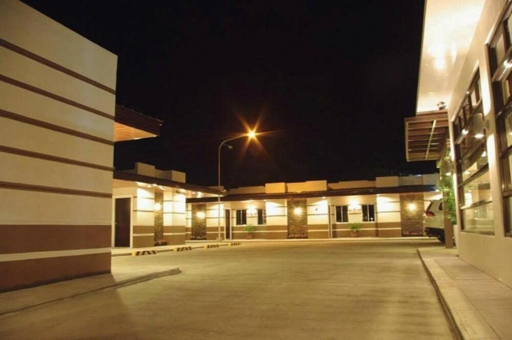 The Red Palm Suites And Restaurant Butuan City Exterior photo