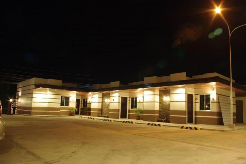 The Red Palm Suites And Restaurant Butuan City Exterior photo